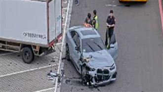19歲開新款BMW撞休息站　驚人維修費曝光