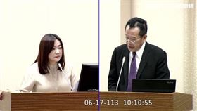 顧立雄回應，該員已經自己游上岸。