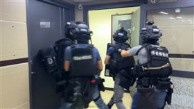 刑事局中打，台中博弈機房藏商辦大樓，博奕機房，嫌犯藏百發子彈(圖／翻攝畫面)