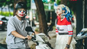 張書偉與黃姵嘉因搞怪婚紗照鬧翻。（圖／公視提供）