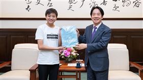 賴清德總統今（17）日接見「萬里國中許顥騰同學」。（圖／總統府提供)