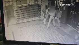 A揮刀警壓制2401