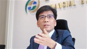 金管會主委彭金隆：設置法規調整建議平台金管會主委彭金隆接受媒體聯合專訪時表示，未來將常態性設置法規調整建議平台，並交由學者專家主導，由學者專家主動發現問題後，金管會仔細評估與快速回應，讓金管會法規可發揮市場溫度計角色。中央社記者趙世勳攝 113年6月18日