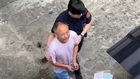  陸男闖淡水河收押禁見。（圖／翻攝畫面）