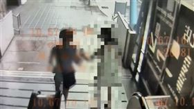 北捷忠孝敦化偷拍。（圖／翻攝畫面）