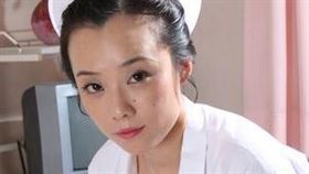 AV女優薰櫻子以藝名「愛奏」活動2年便宣布引退。（圖／翻攝自X）