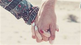 大陸河北省一名23歲妙齡女甜嫁80歲老翁，遭酸都是為了錢。（示意圖／擷取自TPG達志影像）