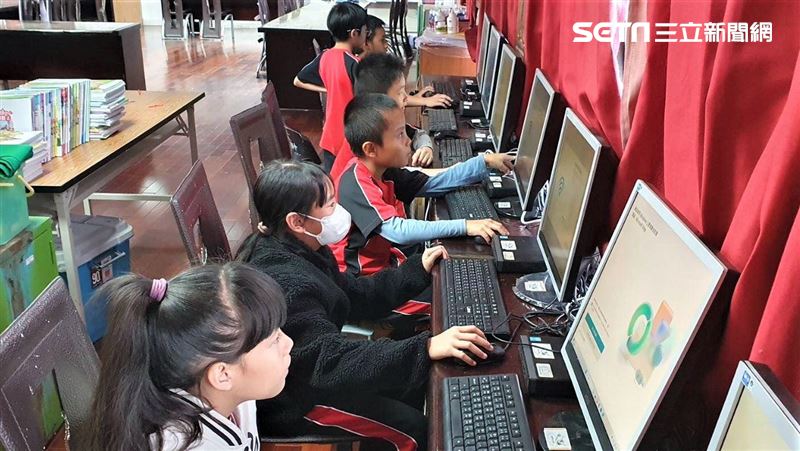 華信捐40台再生電腦 協助花蓮部落學童