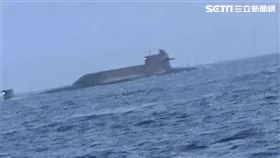 澎湖今日有漁民目擊中共潛艦上浮，引起網友熱議。（圖／翻攝畫面）
