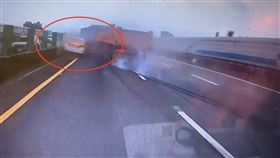 國道,砂石車,計程車,爆胎（圖／翻攝自記者爆料網）