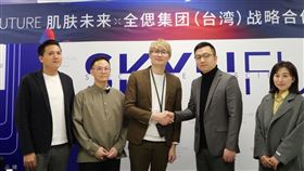 ▲全偲集團負責人黃譯萱（左），肌膚未來負責人張耀元（右)