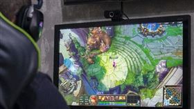 《英雄聯盟》伺服器大出包，「全球災情」狂斷線，玩家崩潰。