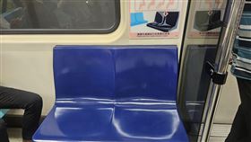 博愛座紛擾頻傳 衛福部擬重提擴大對象修法大眾運輸博愛座紛擾不斷，各界關注博愛座擴大優先適用對象修法能否在今年底前重送立法院審議，衛福部社家署表示，現階段還難給出時程表，正重新蒐集各界意見，儘快研提身心障礙者權益保障法修正條文，加速將草案送交立法院。中央社記者陳婕翎攝 113年6月18日