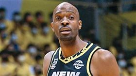 戴維斯未按時給付撫養費，遭前妻告上法院。（翻攝自新北運動聚點粉專）