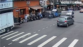 台中,小貨車,追撞,車禍,機車,身體不適（圖／翻攝畫面）