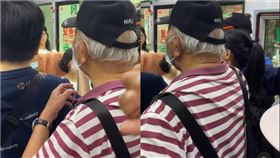 基隆的505路公車上，也發生老人要求讓座的事件，所幸一名正義的女乘客見狀，隨即出言制止「不要這樣趕年輕人」，讓大批網友紛紛讚爆。（圖／翻攝自Threads）