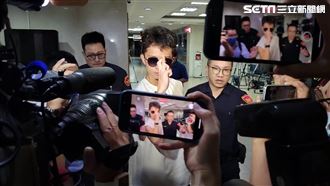 孫安佐30萬交保　爽笑比出動漫經典手勢