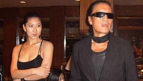 ▲多情的謝賢，交了一個小他49歲的女友coco。（圖／翻攝自微博）