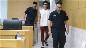 孫安佐30萬交保，孫鵬現身繳錢。（圖／記者鄭孟晃攝影）