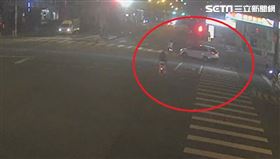 肚痛搭救護車到醫院出院遭輾斃　影像曝光(圖/翻攝畫面)
