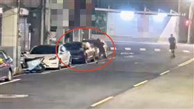 大同區特斯拉被砸潑漆。（圖／翻攝畫面）