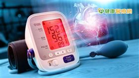 中醫師李深浦指出，中醫會針對血壓不正常的原因，也就是從「腎臟系統」開始治療，可及早加以防範心血管疾病，即使加裝支架的病人，也有機會減少支架的數量。