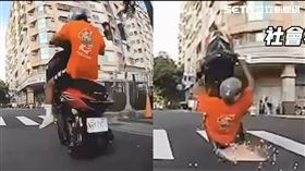 男騎士猴急，綠燈一亮油門大力催，整台車「翹孤輪」重摔在地痛到爬不起來。（圖／翻攝畫面）