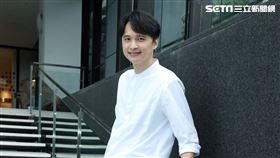 金曲歌王陳建瑋因細菌感染，眼角膜潰瘍一個月。（圖/資料照）