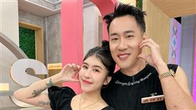 余祥銓跟柔柔錄影受訪。（圖／鴻凱娛樂提供）