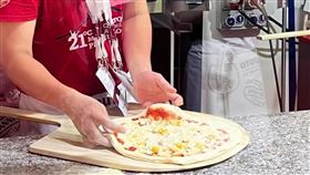 「BANCO窯烤Pizza自製生麵」在「第21屆CAPUTO盃世界披薩職人錦標賽」中大放異彩。（圖／翻攝自BANCO粉專）