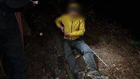 南投縣仁愛鄉，萬大南溪，第四匯流口，2山友渡溪被沖走，1死1傷，溪水湍急(圖／翻攝畫面)