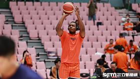 ▲PLG總冠軍賽G5，領航猿登錄小洋將葛拉漢。（圖／記者劉彥池攝影）