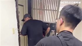 萬華警方破門進入套房時，泰籍應召女從陽台跌落至地面身亡。（圖／翻攝畫面）