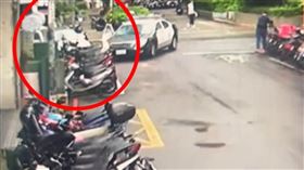 詐團明目張膽到名人影片下留言假連結，讓被害人更加不疑有他。（圖／警方提供）