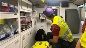 遠傳電信今年3月捐贈一套價值75萬元的5G救護車緊急醫療設備給予消防局，並配置於新屋分隊。（圖／消防局提供）