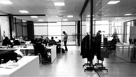 上班族 辦公室 請假 勞工 示意圖/pexels