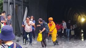 自強號土石流出軌。（圖／翻攝畫面）