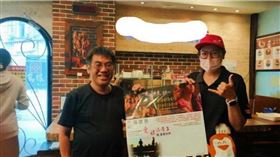 陽靖以行腳方式向店家募捐，但合照時都將店名遮擋，與一般募捐多會標出店名的作法明顯有別。（圖／翻攝自陽靖臉書）