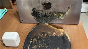 iPad充電自燃木桌燒出大洞　網友揪1關鍵（圖／翻攝自PTT）