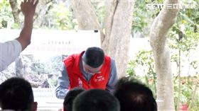 ▲行政院長卓榮泰視察0403地震太魯閣國家公園與中橫公路東段災後復建情形致詞最後鞠躬致歉