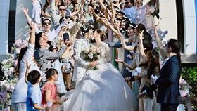 房業涵跟另一半在峇里島訂婚。（圖／翻攝臉書）