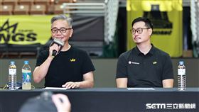 ▲新北國王董事長王文祥宣布PLG將和T1成立新聯盟。（圖／記者劉彥池攝影）