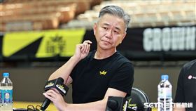 ▲新北國王董事長王文祥宣布PLG、T1將成立新聯盟。（圖／記者劉彥池攝影）