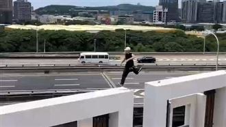 男闖新建案跑酷！6樓牆上3連跳　下場慘了