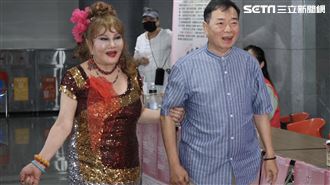 廖峻捲性騷神隱1年首露面！靠澎澎攙扶走