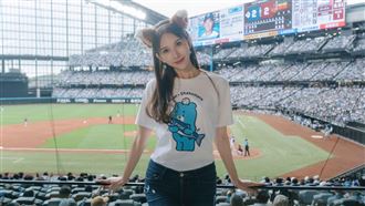 林志玲裝可愛開球！日媒大讚：奇蹟49歲