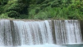 花蓮秀林水源地 女疑跳水滑倒撞溪底石頭險溺年約40歲的陳姓女子11日在花蓮縣秀林鄉水源地砂婆礑溪玩水，疑跳水時不慎滑倒跌落深潭，撞到溪底石頭失去意識，經民眾救起後施以CPR，並由警消送往醫院急救後恢復呼吸心跳。（花蓮縣消防局提供）中央社記者李先鳳傳真  112年6月11日