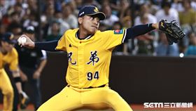 ▲台鋼雄鷹大巨蛋首戰，中信兄弟終結者吳俊偉。（圖／記者劉彥池攝影）