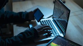 中國浙江一名醫院女員工，日前遭電信詐騙報案，竟遭到處罰。（圖／翻攝微博）