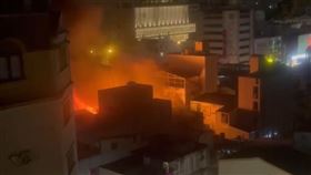 花蓮市中山路大火。（圖／翻攝畫面）